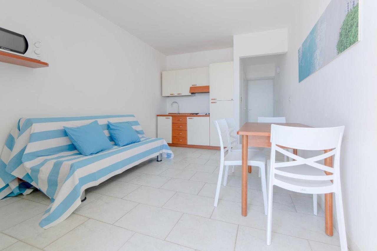 Spiaggia Bianca Apartments Torre Vado Bagian luar foto